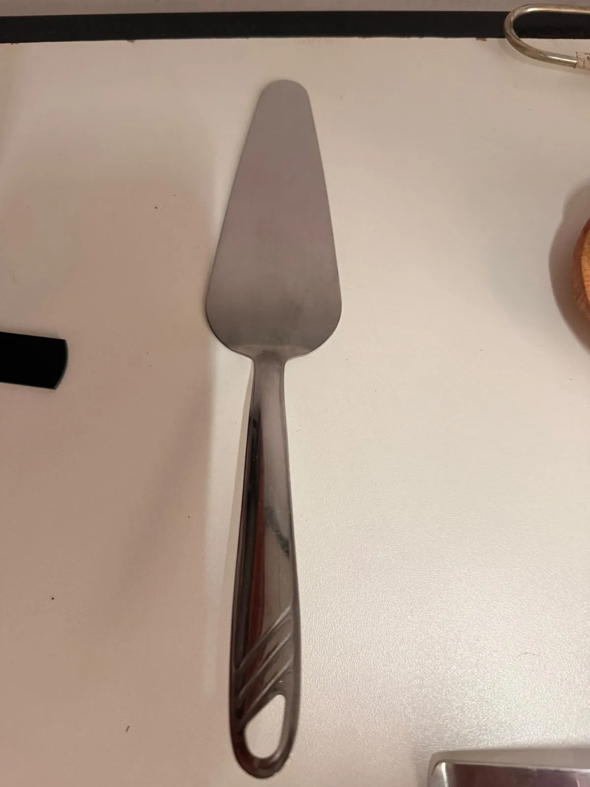 Espátula de inox para cortar e servir bolos, tortas e sobremesas em eventos