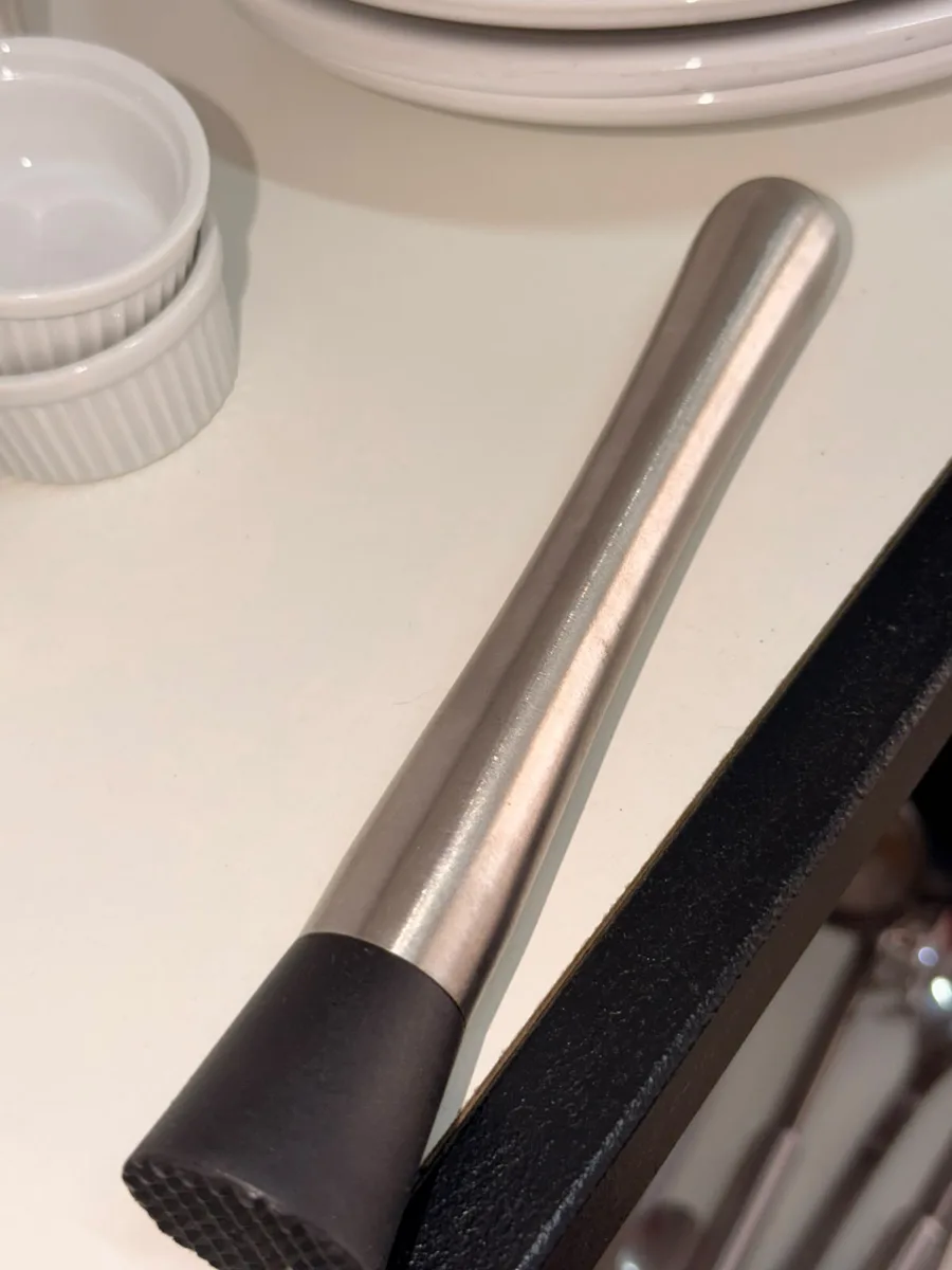Pilão de inox com ponta de borracha para preparo de caipirinhas e drinks